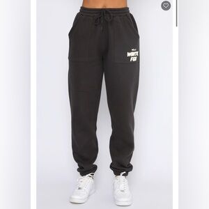 White fox sweat pants in the color Shadow